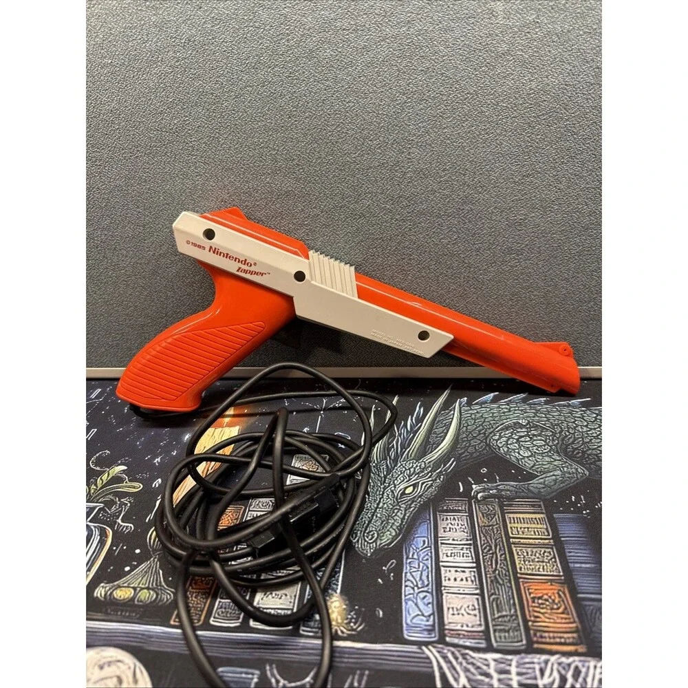 Nintendo NES Zapper Gun Authentic Original OEM controller NES-005 orange TESTED